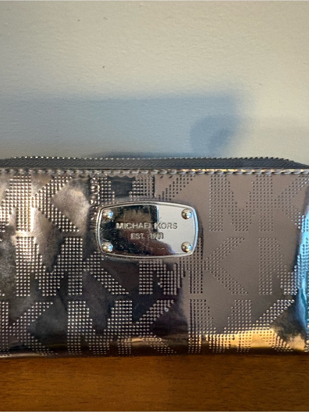 Michael Kors Shiny Silver MK Logo Zip Wallet - Picture 2 of 5